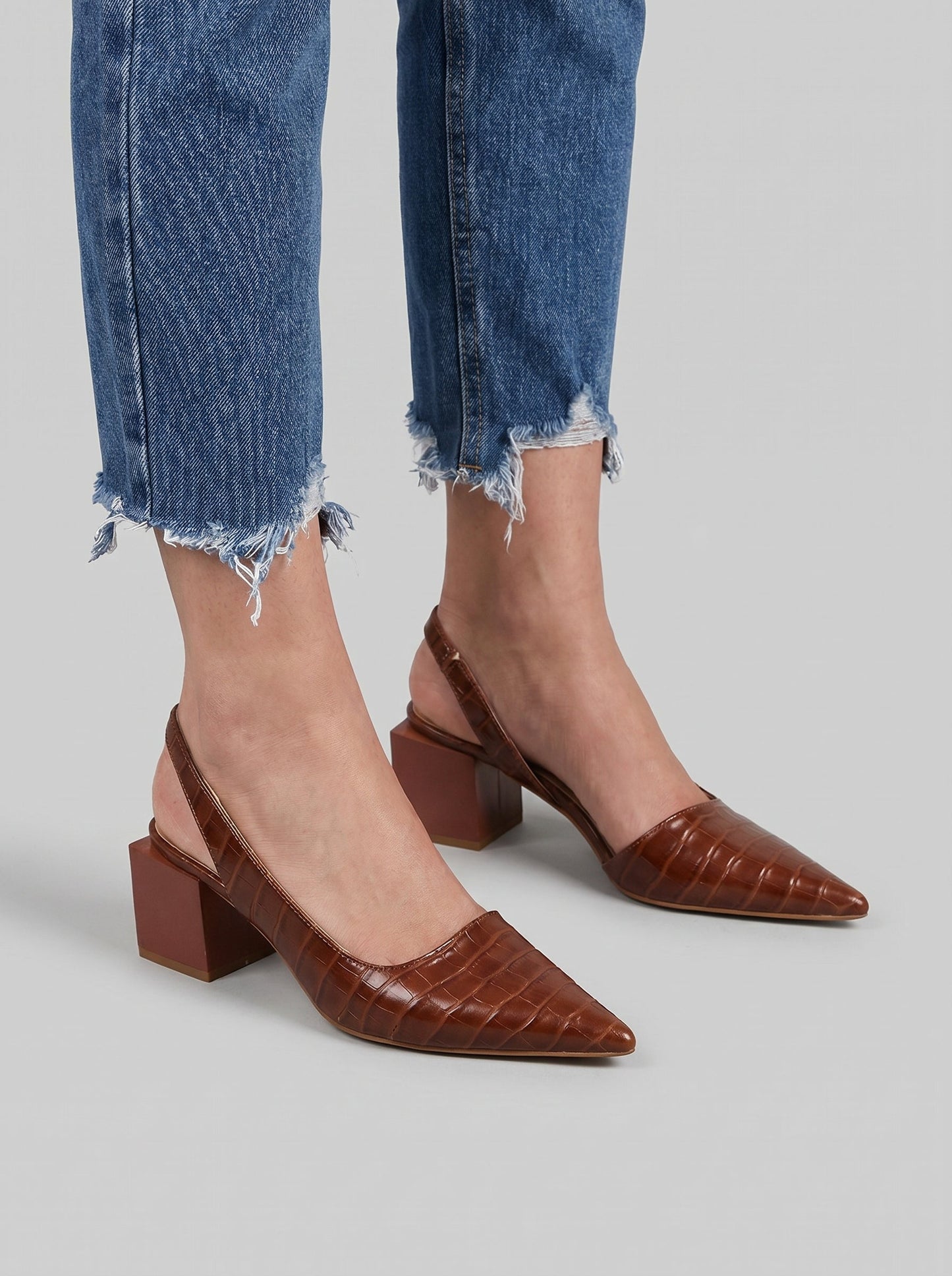 ZAPATO DESTALONADO EFECTO COCODRILO
