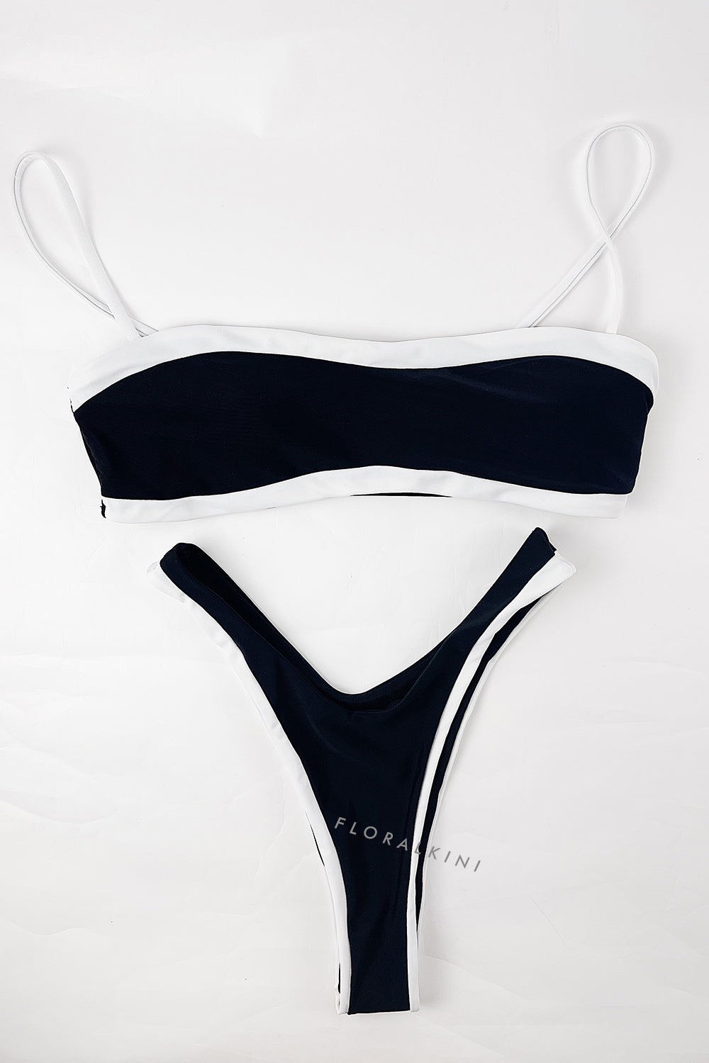 Conjunto de bikini de tirantes finos con corte en la entrepierna y ribetes en contraste - Blanco y negro