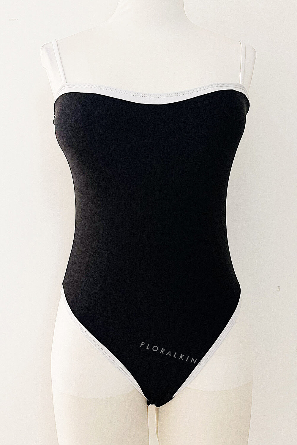 Bañador de una pieza de talle alto con ribetes en bloques de color contrastantes - Negro